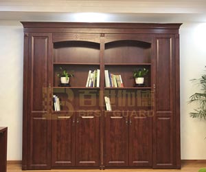 我們可以發(fā)現(xiàn),近年來,密室開始陸續(xù)進(jìn)入高生活品質(zhì)的家庭。這主要得益于密室安全避險(xiǎn)的功能,成為戶主生命和財(cái)產(chǎn)安全的重要保障。 智能安防系統(tǒng),讓密室更安全更可靠 隨著技術(shù)的發(fā)展,密室設(shè)計(jì)過程中融入智能安防系統(tǒng),密室中的安全系統(tǒng)將與家庭中閉路電視監(jiān)控系統(tǒng)、防盜報(bào)警系統(tǒng)、周界防范系統(tǒng)、門禁系統(tǒng)、保安巡更系統(tǒng)結(jié)合,一旦有非法入侵行為便可及時(shí)報(bào)警并掌握危險(xiǎn)位置,為整個(gè)住宅和戶主的人身安全保駕護(hù)航。近年來,即便是豪宅區(qū)內(nèi)安防設(shè)施比較齊全,但據(jù)調(diào)查顯示,目前入室盜竊案件占刑事…